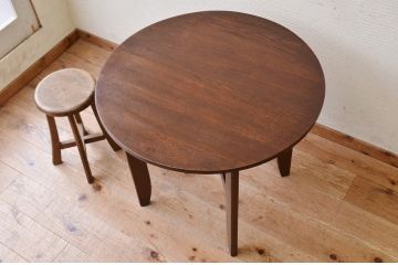 アンティーク家具　素敵なデザイン!大振りなカフェテーブル