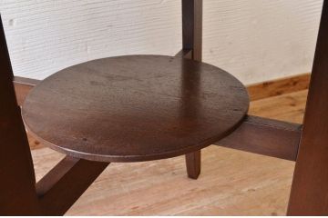 アンティーク家具　素敵なデザイン!大振りなカフェテーブル