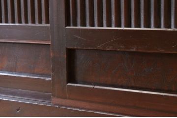 アンティーク家具　明治〜大正時代　丸桟引き戸の変わり型近江水屋箪笥