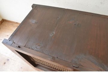 アンティーク家具　明治〜大正時代　丸桟引き戸の変わり型近江水屋箪笥