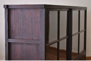 アンティーク家具　古い木のシックなアンティーク収納棚