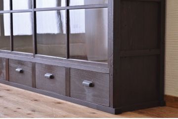 アンティーク家具　古い木のシックなアンティーク収納棚