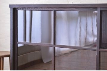 アンティーク家具　古い木のシックなアンティーク収納棚