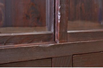 アンティーク家具　古い木のシックなアンティーク収納棚