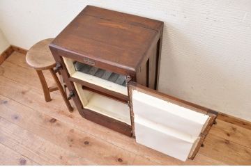 ジャン品!古いナラ材の小さな冷蔵庫
