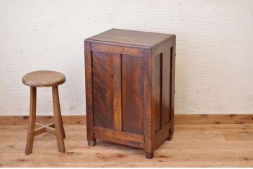 ジャン品!古いナラ材の小さな冷蔵庫
