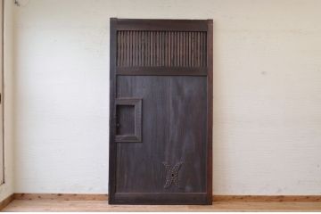 古い欅材の細身の格子蔵戸(玄関戸)