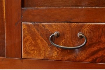 アンティーク家具　古民具　骨董　極上のコンディションの欅玉杢金沢水屋箪笥