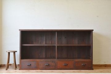 アンティーク家具　古い木の大振りな引き出し付き飾り棚