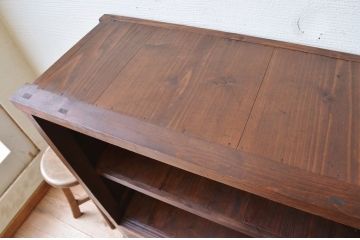 アンティーク家具　古い木の大振りな引き出し付き飾り棚