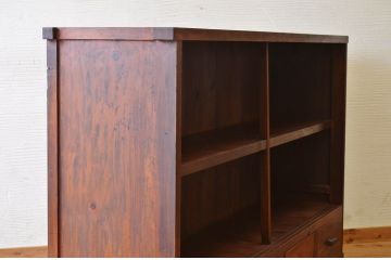 アンティーク家具　古い木の大振りな引き出し付き飾り棚
