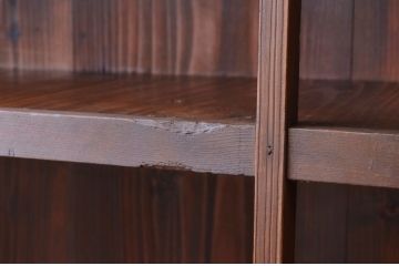 アンティーク家具　古い木の大振りな引き出し付き飾り棚