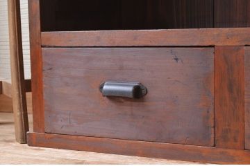 アンティーク家具　古い木の大振りな引き出し付き飾り棚