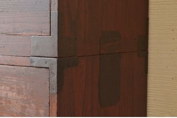 アンティーク家具　☆使い込まれた二段重ね箪笥