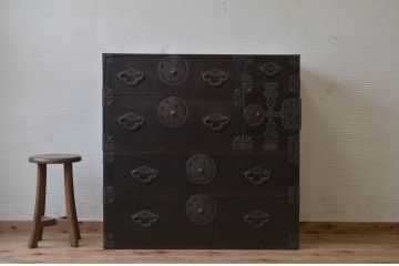 アンティーク家具　☆素敵な雰囲気!味のある蝶覆輪米沢箪笥