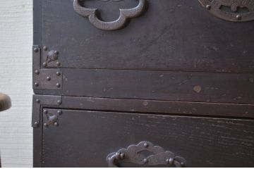 アンティーク家具　☆素敵な雰囲気!味のある蝶覆輪米沢箪笥
