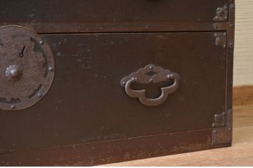 アンティーク家具　☆素敵な雰囲気!味のある蝶覆輪米沢箪笥