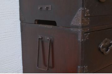 アンティーク家具　☆素敵な雰囲気!味のある蝶覆輪米沢箪笥