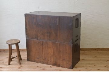 アンティーク家具　☆素敵な雰囲気!味のある蝶覆輪米沢箪笥