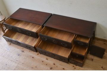 アンティーク家具　☆素敵な雰囲気!味のある蝶覆輪米沢箪笥