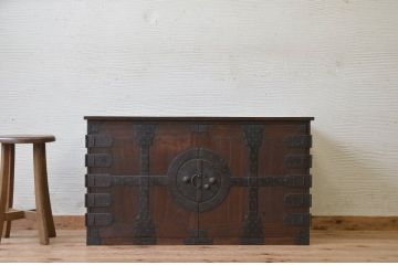 アンティーク家具　天板補強した観音開き時代箪笥ローボード(ローチェスト)