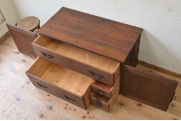アンティーク家具　天板補強した観音開き時代箪笥ローボード(ローチェスト)