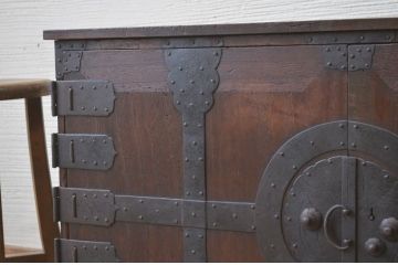 アンティーク家具　天板補強した観音開き時代箪笥ローボード(ローチェスト)