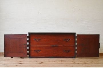 アンティーク家具　天板補強の観音開き時代箪笥ローボード