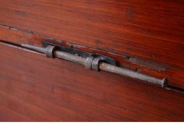 アンティーク家具　天板補強の観音開き時代箪笥ローボード