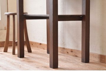アンティーク家具　古い木のシンプルなアンティークサイドテーブル