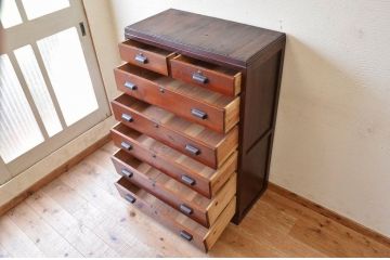 アンティーク家具　古い木のシンプルなアンティークチェスト