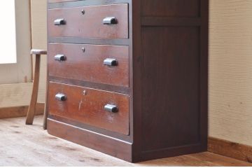 アンティーク家具　古い木のシンプルなアンティークチェスト