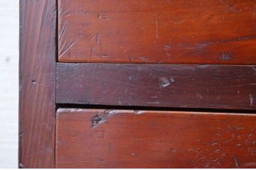 アンティーク家具　古い木のシンプルなアンティークチェスト