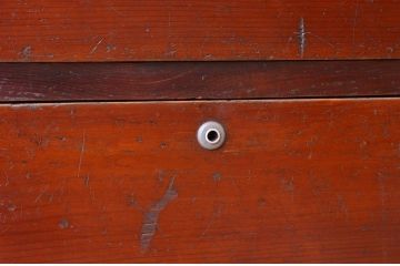 アンティーク家具　古い木のシンプルなアンティークチェスト