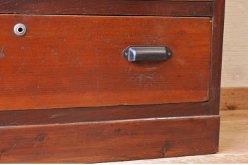 アンティーク家具　古い木のシンプルなアンティークチェスト