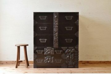 アンティーク家具　打ち出し金具の庄内箪笥