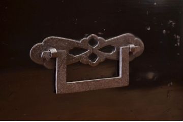 アンティーク家具　打ち出し金具の庄内箪笥