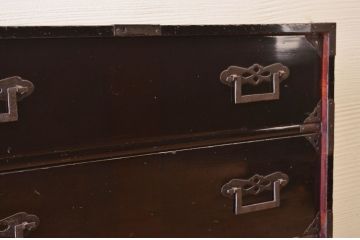 アンティーク家具　打ち出し金具の庄内箪笥