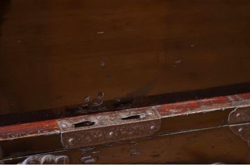 アンティーク家具　打ち出し金具の庄内箪笥