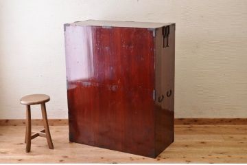アンティーク家具　打ち出し金具の庄内箪笥