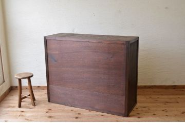 アンティーク家具　古い木のシンプルなアンティーク収納棚