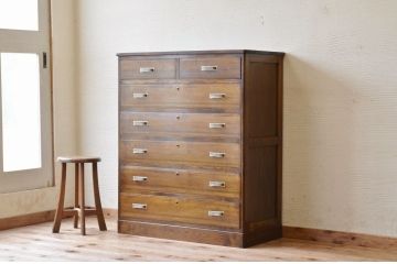 レトロ家具　レトロなデザインのアンティークチェスト