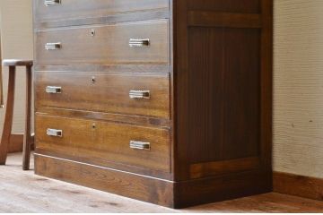レトロ家具　レトロなデザインのアンティークチェスト