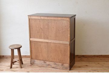 レトロ家具　レトロなデザインのアンティークチェスト
