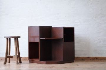 変り型本棚