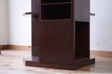 変り型本棚