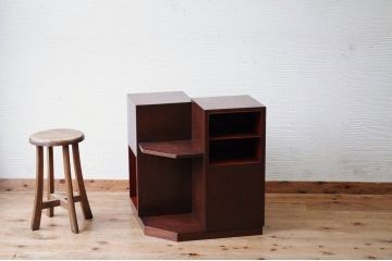 変り型本棚