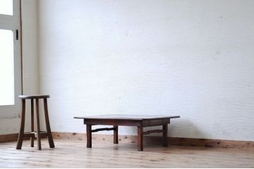 古い木の折り畳み式ちゃぶ台