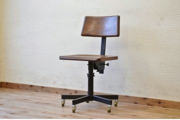 アンティーク家具　1970年代素敵なデザインのファクトリーチェア