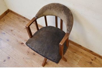 レトロ家具　ジャンク品!ナラ材のレトロな回転いす(椅子)